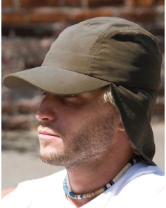  GORRA CON VISERA Y CUBRENUCAS